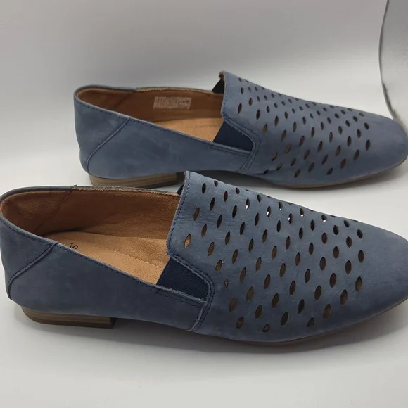 Women Earth Origins Blue Nubuck Perforated Slip-On Loafers. SizeM - Picture 2 of 6